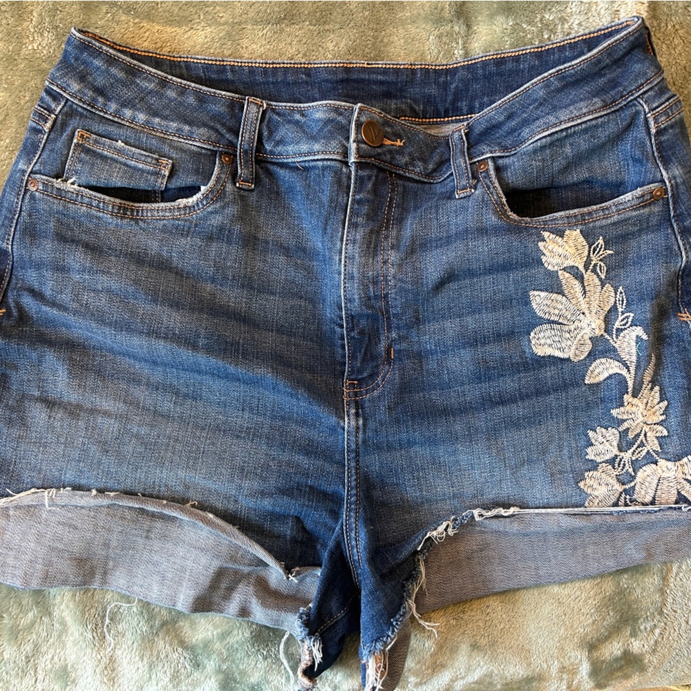 VENUS Blue Denim Shorts with White Floral Embroidery